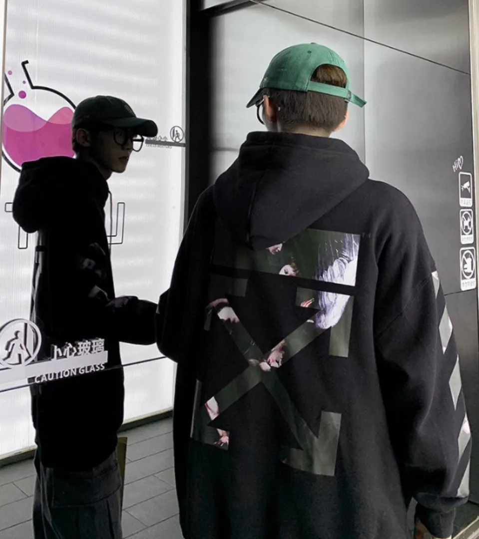 ♻️💯Reference model picture for the upper body❤️ Top tested version OFF WHITE OW Certified Angel Wings Madonna religious oil painting men's and women's round neck zipper cardigan sweatshirt. The A mark on the collar is a 3M reflective mark, customized model, not an embroidery mark, first look at the appraisal.  The Renaissance-themed Caravaggio Madonna oil painting is inspired by one of Caravaggio's famous oil paintings, with a strong religious color! World treasures, top-notch paintings, and walking art pieces follow the original craftsmanship and use 5-color glue to create an effect. It is not offset printing, but many people on the market use Kornit direct inkjet instead. Whether it is the top version, touch the printing with your hand. The correct process is that it has a frosted feel. This is also a way to identify the uniqueness of the product. The fabric is 100% combed cotton terry fabric, 480 grams, ensuring the originality of the craftsmanship! Secondly, the tag rope of this model hangs from the collar tag, not the side rope. Customized auxiliary materials, complete accessories, consistent zp, hang tags, collar labels, and washed labels, feel free to compare!   Color: Black White Size Chart